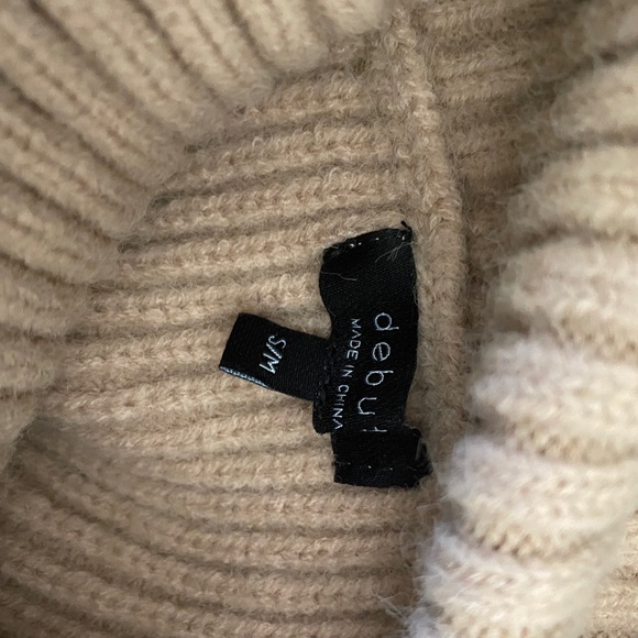 Crop top sweater with open shoulder - Picture 4 of 4